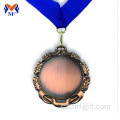 Las medallas deportivas del premio de bronce de diseño en blanco